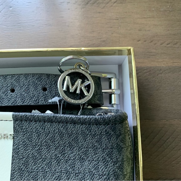 NWT Belt Bag - Picture 3 of 5